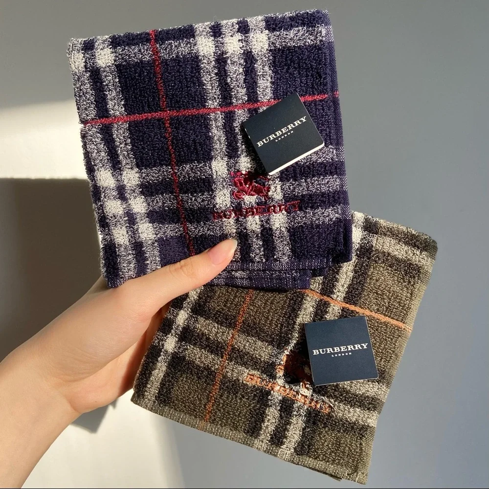 Burberry hand towel set